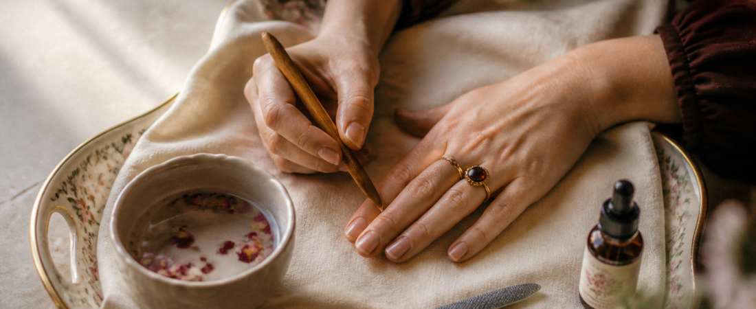 Manicure em casa: o ritual de 7 etapas que dura 10 dias